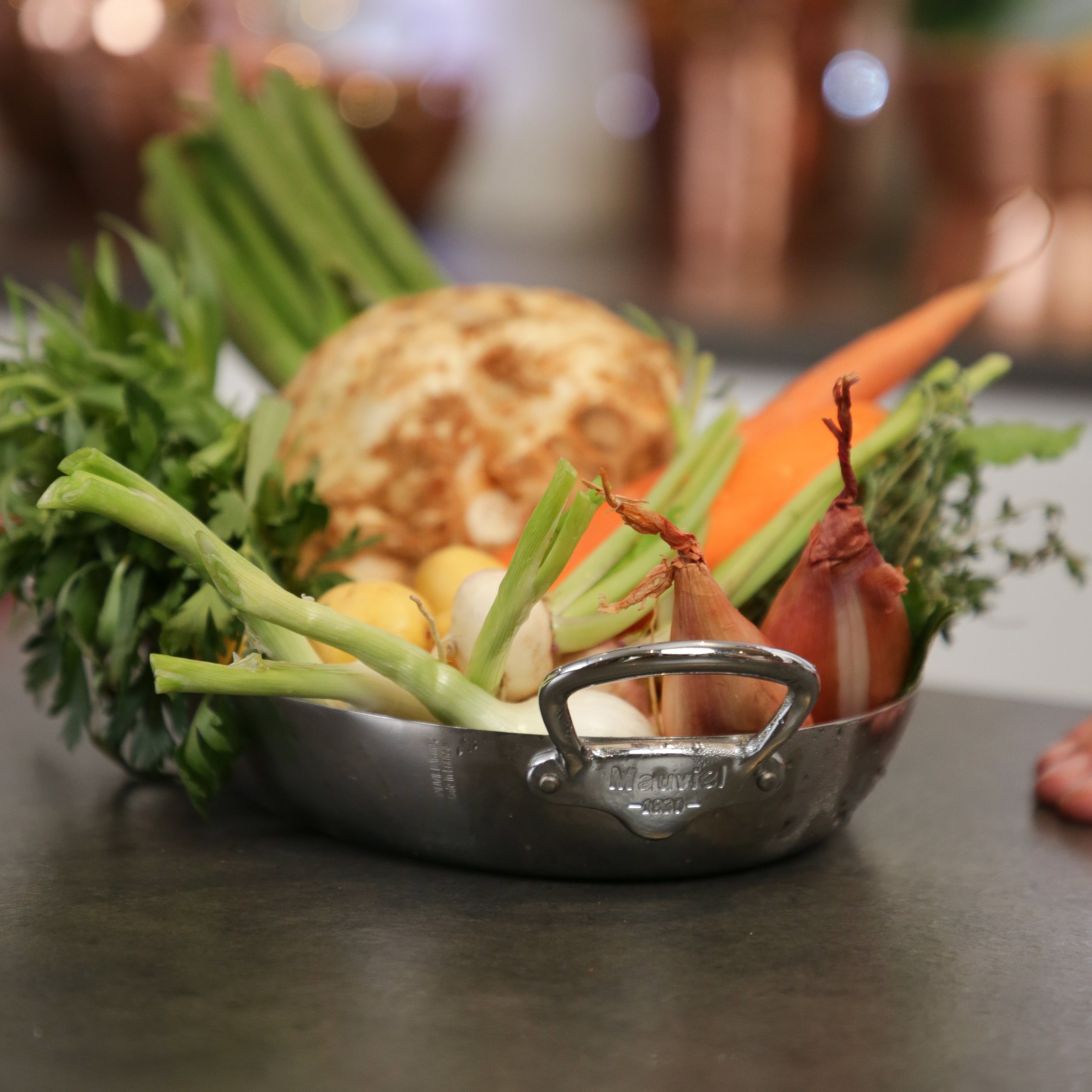 Mauviel M'COOK 5-Ply Oval Pan With Cast Stainless Steel Handles, 9.8-In - Mauviel1830